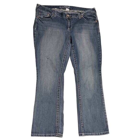 Maurices Womens Dylan Faded Mid-Rise Bootcut Jean's 20 Short measures. 36Wx29L - Picture 1 of 8
